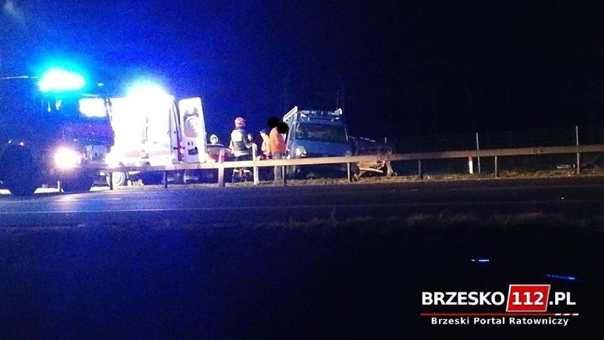 Potężny wypadek na A4 koło Tarnowa. Bus zderzył się z dwoma samochodami. Sześć osób rannych [ZDJĘCIA] 14 12 19