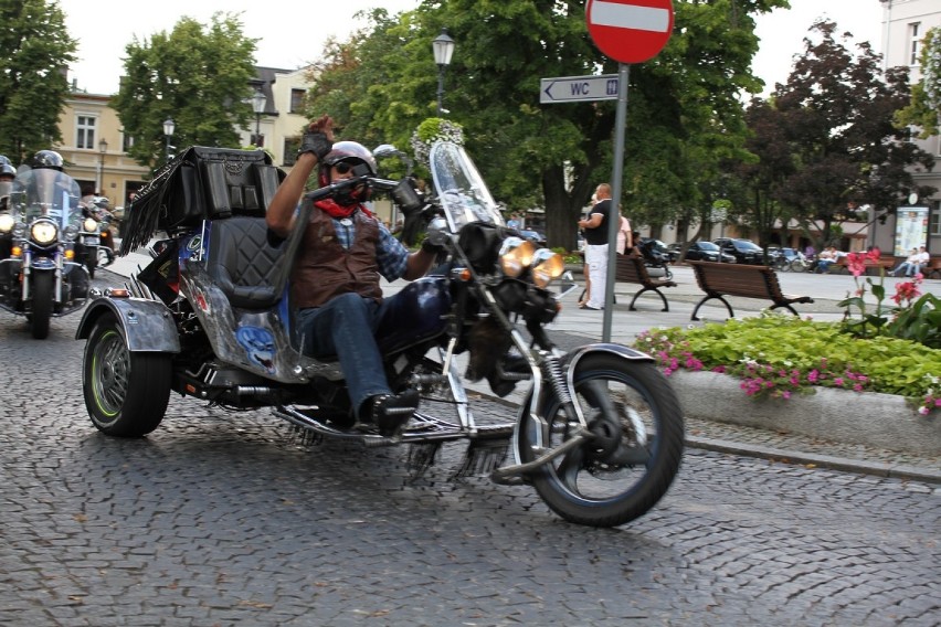 Czyste Country: motocykle i Indianie na rynku