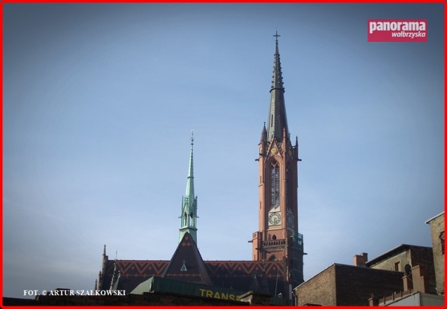 – Zakończone zostały dwa etapy remontu, które obejmowały część wieży pomiędzy 35 i 55 metrem wysokości. Przed nami trzeci etap – mówi  mówi ks. Wiesław Rusin, proboszcz parafii pw. św. Aniołów Stróżów w Wałbrzychu.