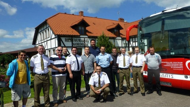 Mundurowi krwiodawcy powiatu puckiego raz w roku spotykają się na akcji w restauracji Nordowi Mol