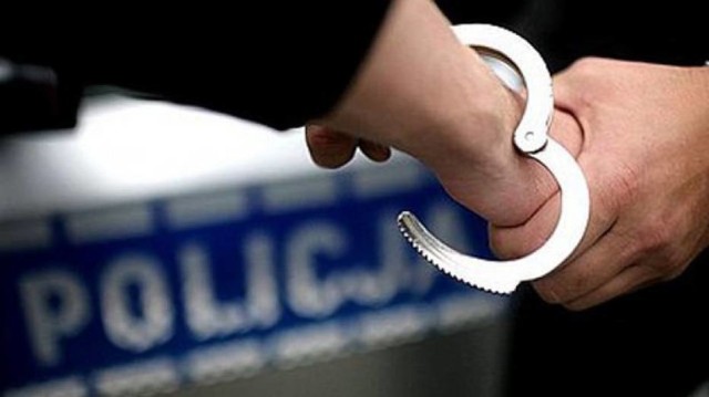W Piotrkowie wpadł bandyta poszukiwany 13 listami gończymi. 22-latka zatrzymała policja w mieszkaniu przy Sienkiewicza