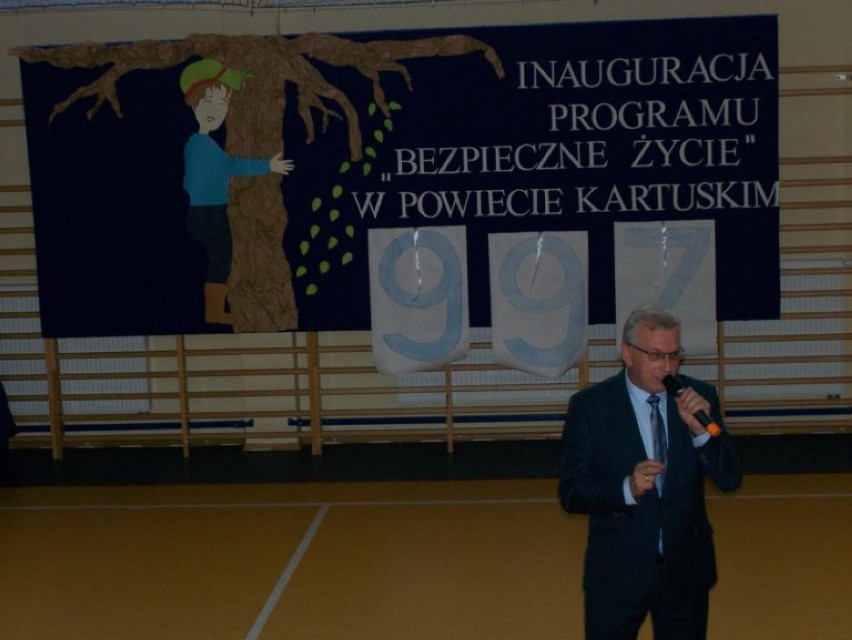 Inauguracja programu "Bezpieczne życie" w SP w Lisich Jamach