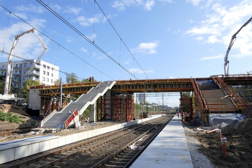 Nowe przystanki kolejowe w Warszawie. PKP buduje, ale nie wszystko idzie zgodnie z planem