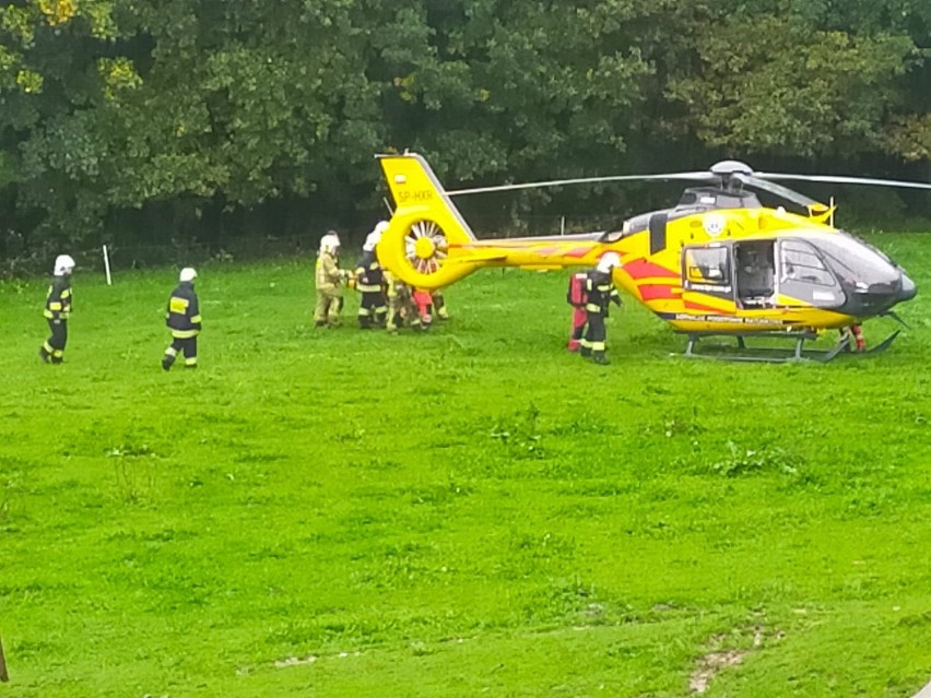 Śmigłowiec przyleciał na ratunek kobiecie w podlimanowskiej wiosce