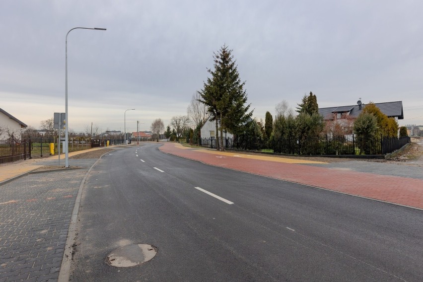 Zakończył się remont ważnej ulicy w Grójcu. Są nowe chodniki i ścieżki rowerowe. Zobaczcie zdjęcia