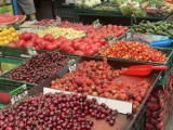 Ceny owoców i warzyw na szczecińskim Manhattanie. Królują czereśnie czy truskawki? Co jeszcze podbija ryneczek?