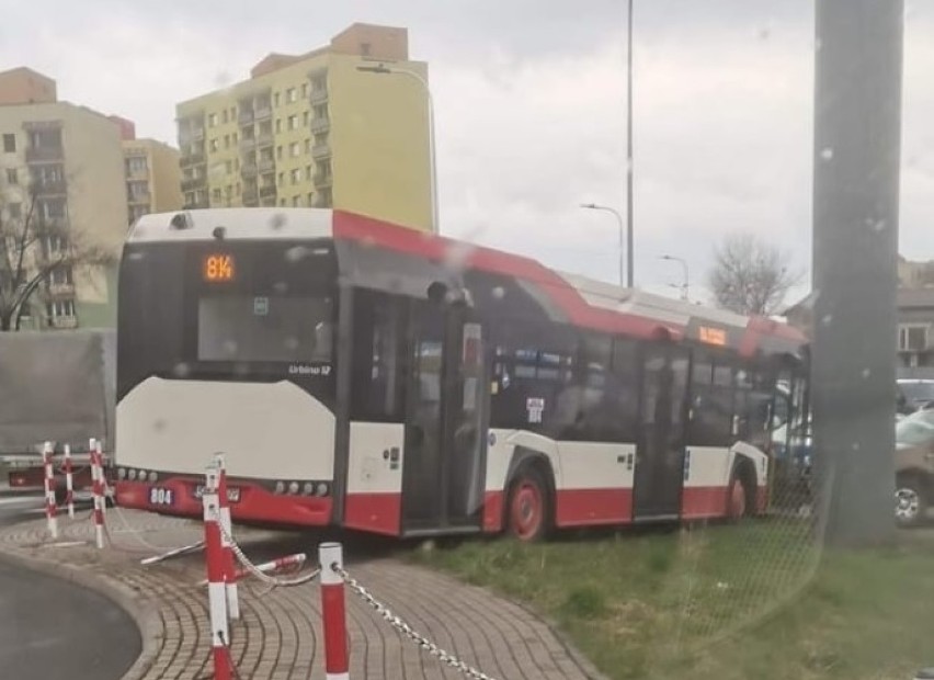 Wypadek W Dąbrowie Górniczej. Autobus Linii 814 Wypadł Z Ronda I Przebił Barierki | Dąbrowa Górnicza Nasze Miasto