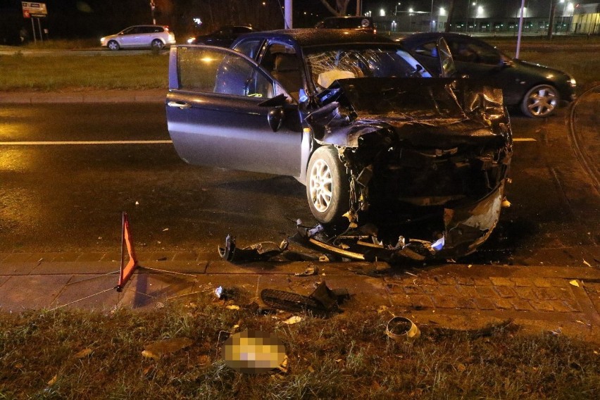 Poświętne. Wypadek tramwaju, motorniczy wymusił pierwszeństwo [ZDJĘCIA]