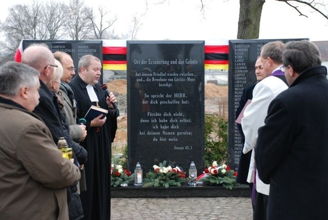 W uroczystości na cmentarzu wzięli udział duchowni z Polski i Niemiec oraz mieszkańcy Zgorzelca i Görlitz