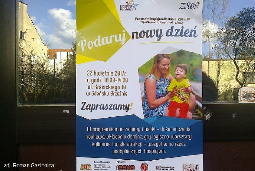 22.04.2017, Gdańsk Brzeźno. Plakat promujący Festiwal Nauki...