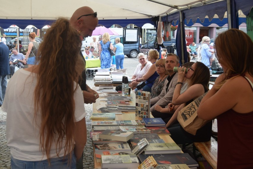 Kościerskie Targi Książki Kaszubskiej i Pomorskiej Costerina 2018 na Rynku w Kościerzynie [ZDJĘCIA]