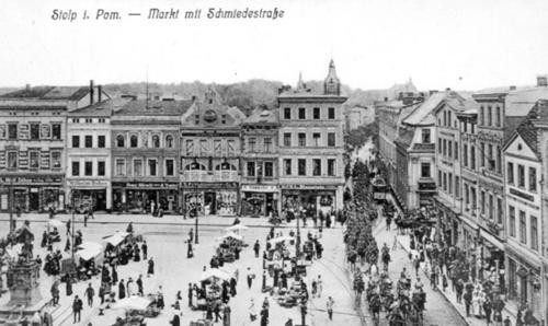 Rynek i ul. Kowalska, którą kiedyś jeździły tramwaje. Budowę...