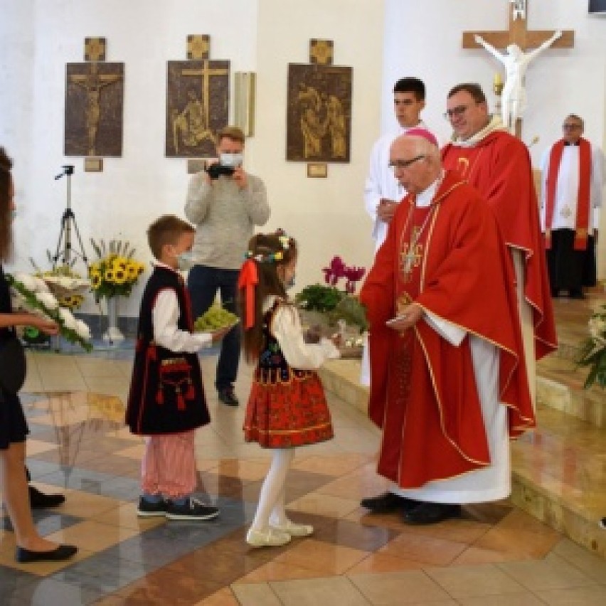 Szkoła Podstawowa w Winownie ma patrona, św. Ojca Pio ZDJĘCIA