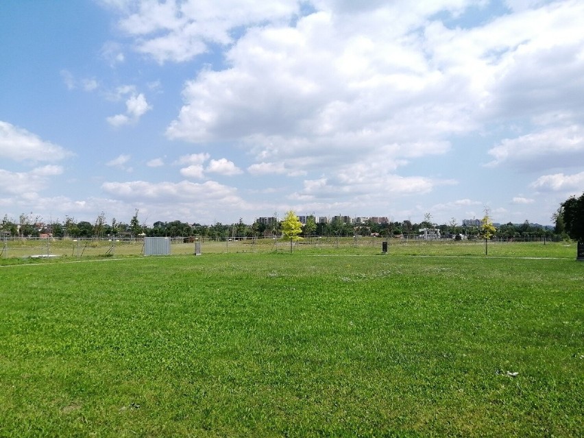 Kraków. Między sanktuariami w Łagiewnikach powstał nowy park, ale oficjalnie wciąż nie jest otwarty ZDJĘCIA