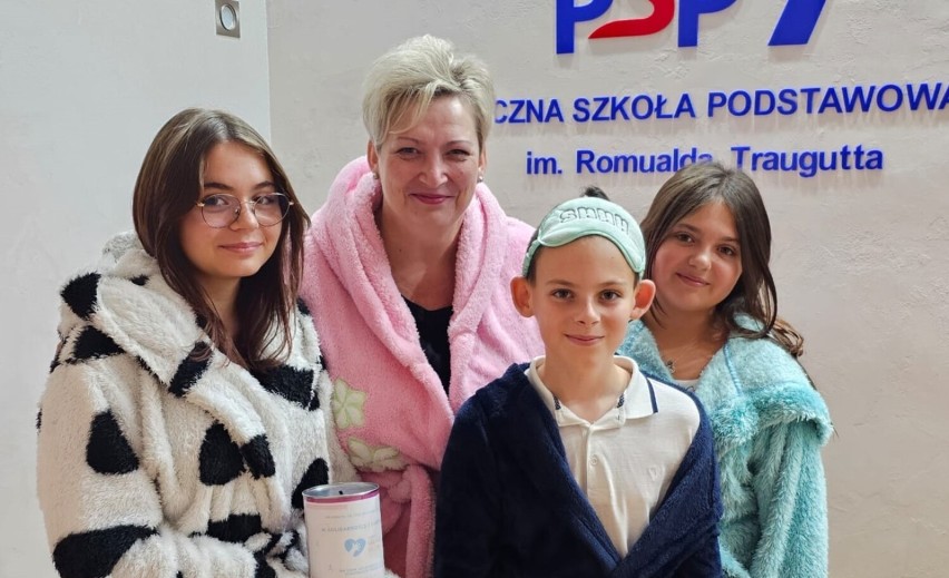 Charytatywny Dzień Piżamy w PSP 7 w Radomsku ze szczytnym celem. ZDJĘCIA
