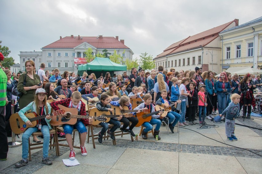 Festiwal Harcerski 2018. Największy zespół rockowy zagrał na Rynku w Kielcach [WIDEO, ZDJĘCIA]