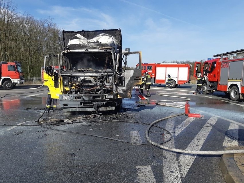Zobaczcie zdjęcia z pożaru ciężarówki pod Wrocławiem