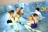 Basen w Kole: Zajęcia na pływalni dla maluchów [ZDJĘCIA]