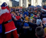 Wadowice. Tłum dzieciaków rzucił się na Świętego Mikołaja [ZDJĘCIA]