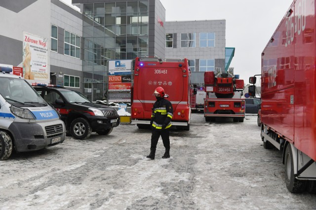 Tak wyglądała ewakuacja budynku przy ul. Gronowej w drugiej połowie stycznia, kiedy strażacy także dostali zgłoszenie o rozpyleniu kwasu masłowego.

Kolejne zdjęcie --->