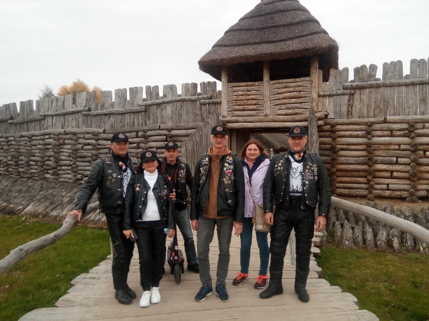 Motocykliści z grupy "Sieradzanie" zawitali do Biskupina i...