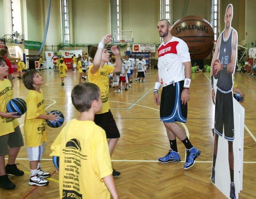 Wrocław: Marcin Gortat uczył najmłodszych grać w koszykówkę