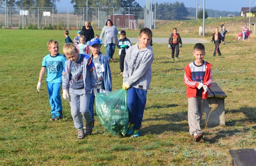 Powiat chodzieski: Sprzątanie świata w Strzelcach i...