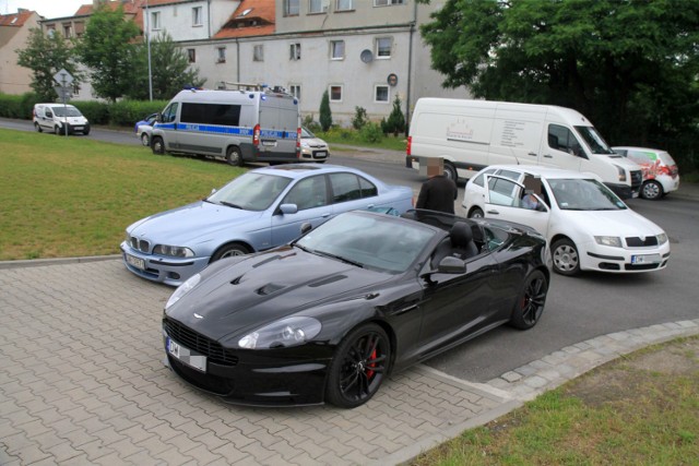 Kradzieże, o których mowa, dotyczą zwykle luksusowych samochodów, otwieranych przez właściciela kluczykiem zbliżeniowym (tzw. keyless entry).