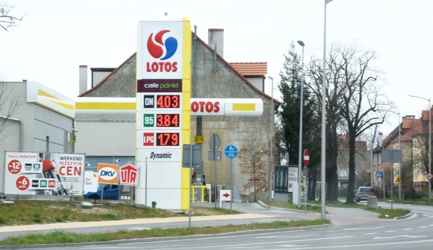 Stacja paliw Lotos przy ul. Dworcowej w Zielonej...