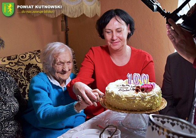 Pani Aniela Szakowska z Dąbrowic świętowała setne urodziny! Odwiedzili ją znani goście