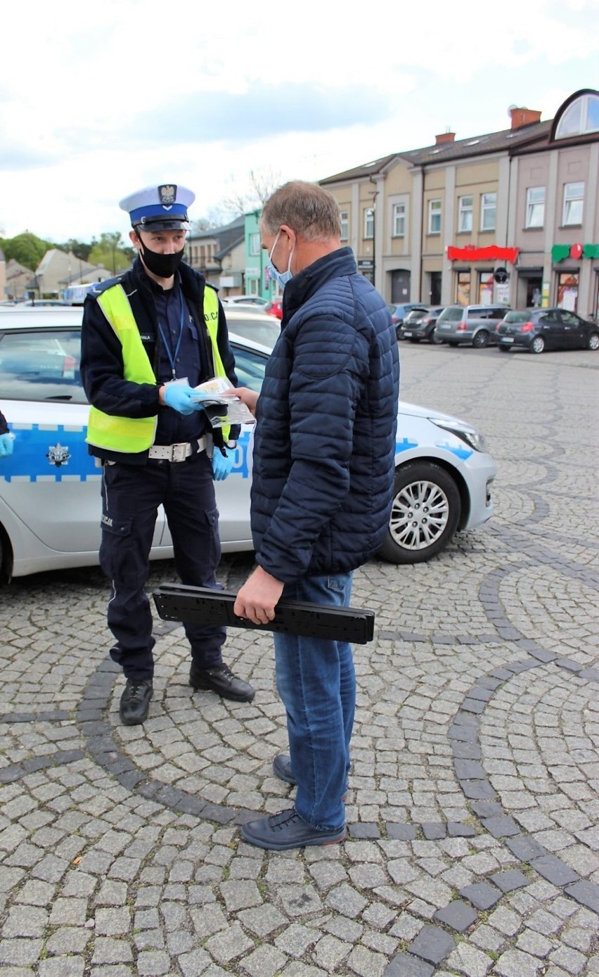 Koronawirus. Poddębice. Policja rozdaje maseczki ochronne. Kto je dostanie? 