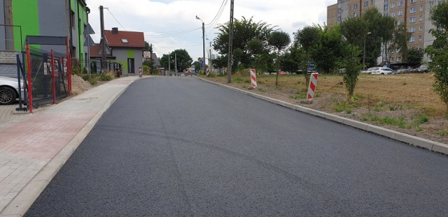 Ulica Długosza znajduje się przy remontowanym DK 94. Przebudowano tu już kanalizację sanitarną.