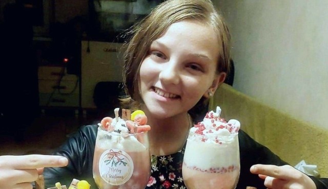 Nastoletnia Julka z Torunia wykonuje świece, które wyglądają jak słodkości! Pomaga przy tym chorej siostrze.