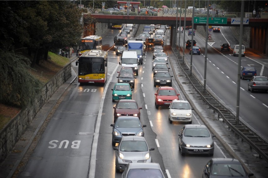 Buspas na Puławskiej zmniejszy smog w Warszawie? Aktywiści...