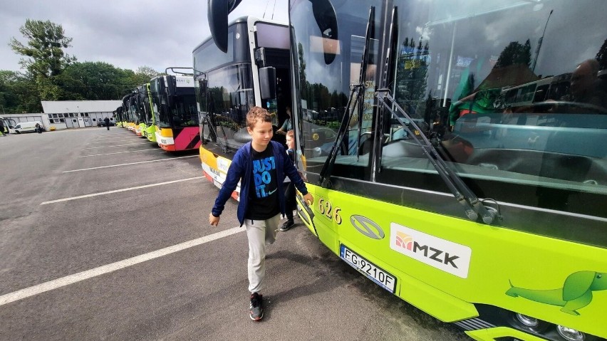 Bezpłatne przejazdy autobusami i tramwajami odbywają się 22...