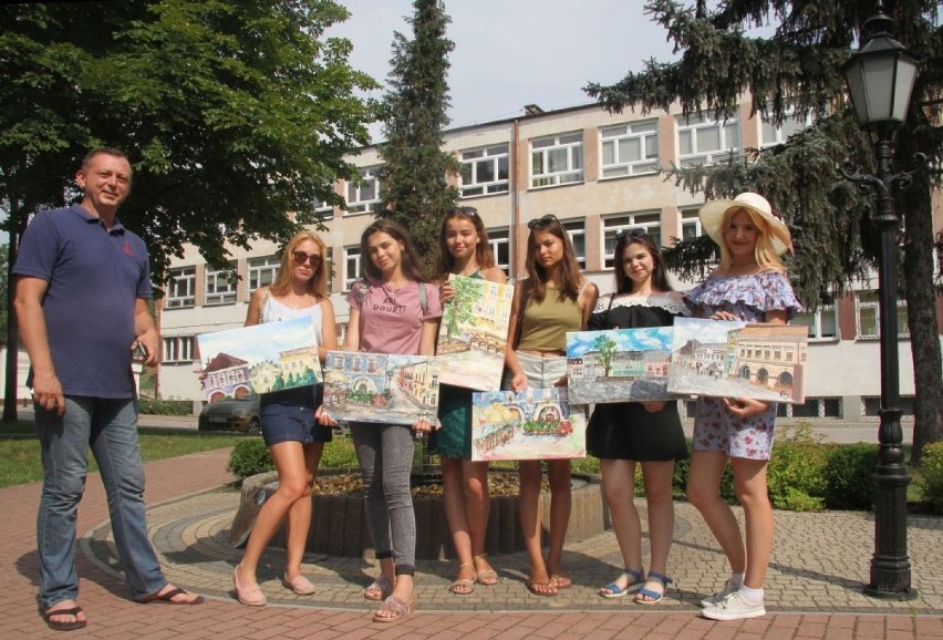 Młode artystki z Winnicy malowały zabytki Kielc
