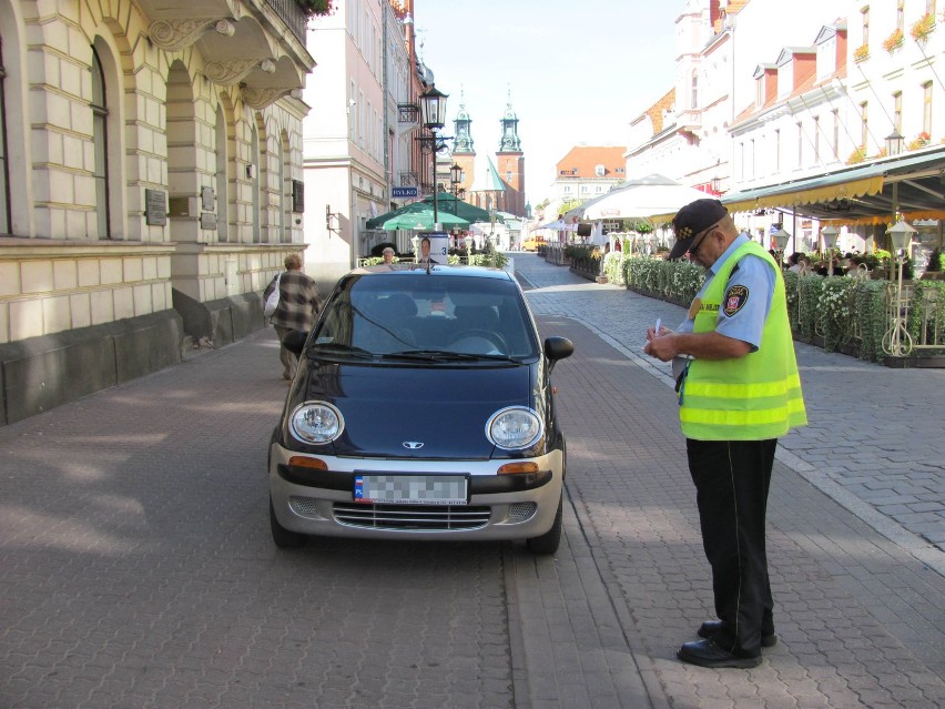 Parkowanie w Gnieźnie to duży problem. I to nie od dziś....