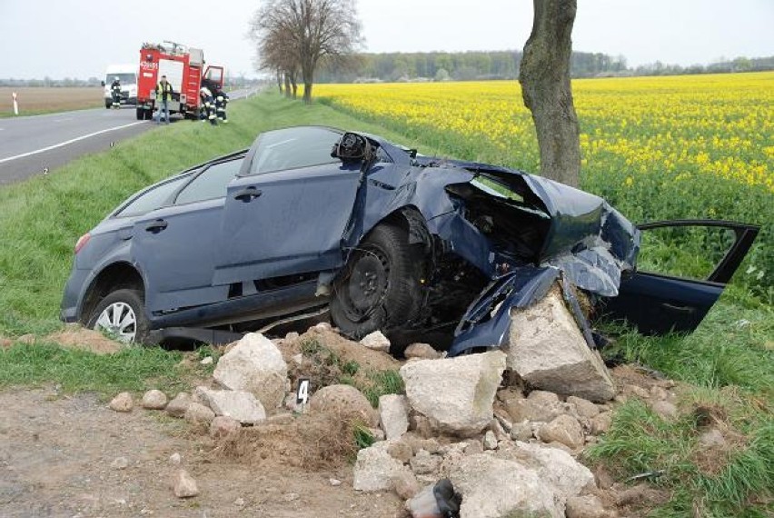 Wypadek na krajowej 12. Nie żyje 25-letnia mieszkanka...