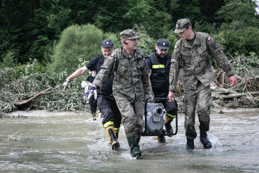 Terytorialsi pomagali przy podtopieniach w Birczy, Hucie Brzuskiej, Korzeńcu i Albigowej [ZDJĘCIA]