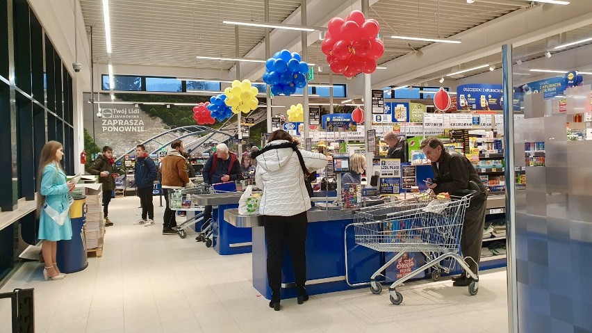 Tłumy na otwarciu Lidla w Chełmcu. Sądeczanie długo na to czekali [16.12]