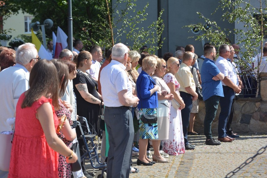 Procesja Bożego Ciała przeszła ulicami Międzychodu. Wzięły w...