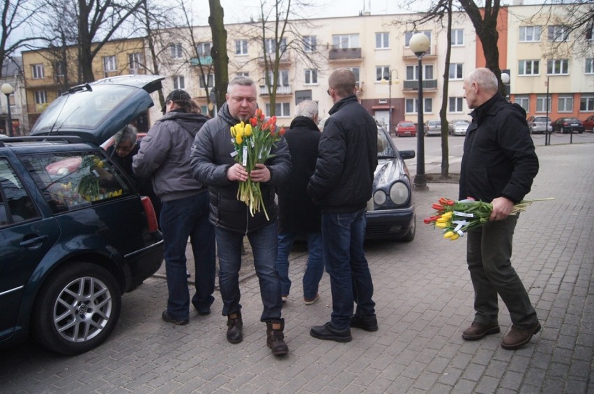 Dzień Kobiet 2016 z Razem dla Radomska. Kwiaty od prezydenta...