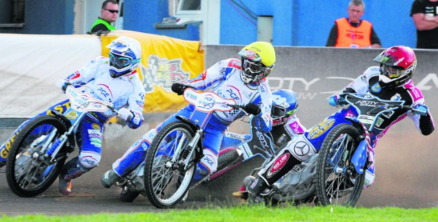 Amerykanin Greg Hancock (w czerwonym kasku) po rocznej przerwie wrócił do zespołu Unii Tarnów. W sezonie 2012 poprowadził drużynę "Jaskółek" do tytułu mistrza Polski. Czy podobnie będzie w tym roku?