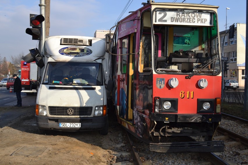 Częstochowa: Bus wjechał w tramwaj