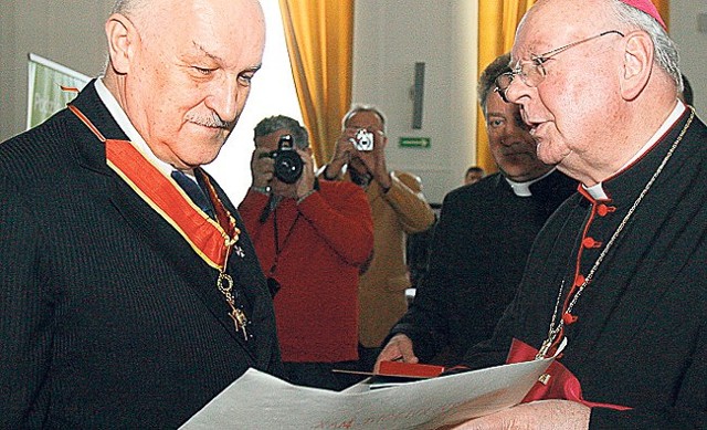 Jerzy Kropiwnicki otrzymał odznaczenie z rąk abpa W. Ziółka