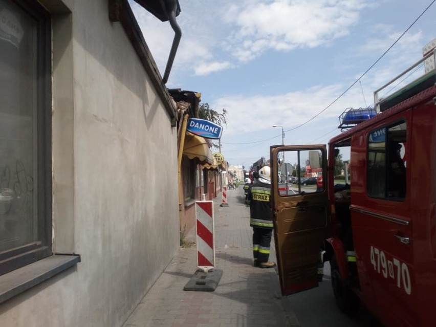 Jeden z budynków stojący przy ul. Kaliskiej w Praszce grozi...