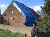 We wsi Dalekie koło Grodziska wichura porwała dach