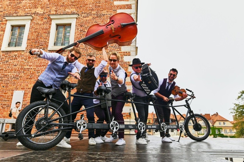 Orkiestra na Dużym Rowerze na Rynku