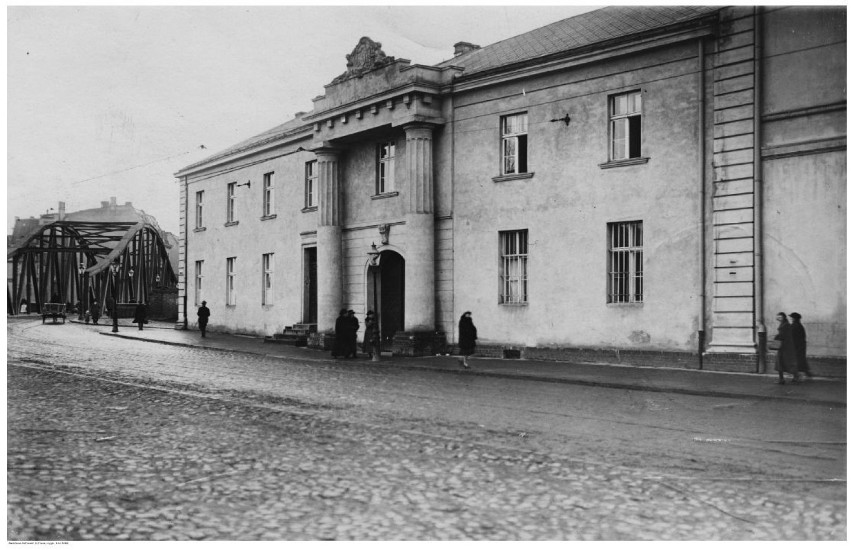 Pałac prymasowski w Poznaniu w latach 30. XX wieku.

Przejdź...