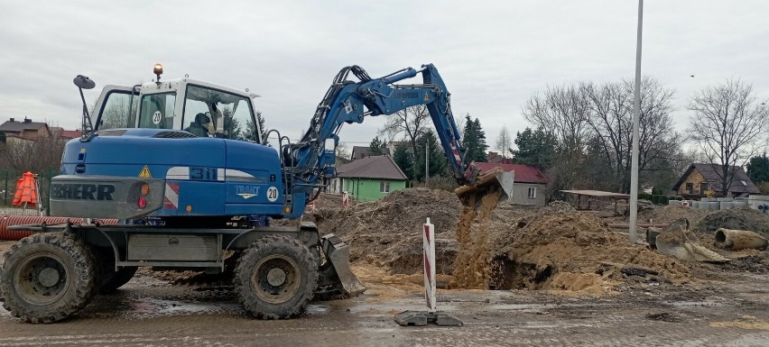Rozpoczęła się budowa ronda w Jędrzejowie na skrzyżowaniu...